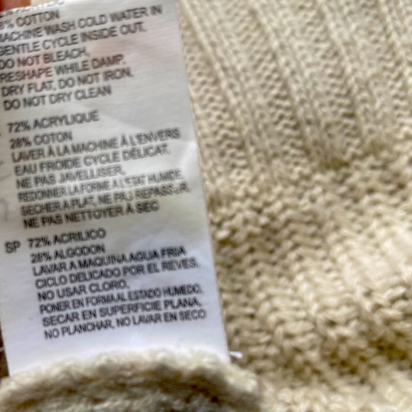 Cozy warm 🌸 Sweater🌸 - Picture 2 of 4